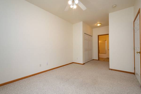 $1,240 / 1br - 725ft2 - Available 10/10! 1 BR, 1 Bath Condo at Autumn Ridge in Coralville! (420 5th St #11, Coralville, IA)63897405320451122