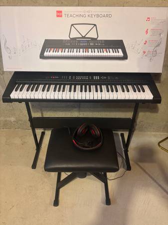 61-Key Electronic Keyboard Piano 1