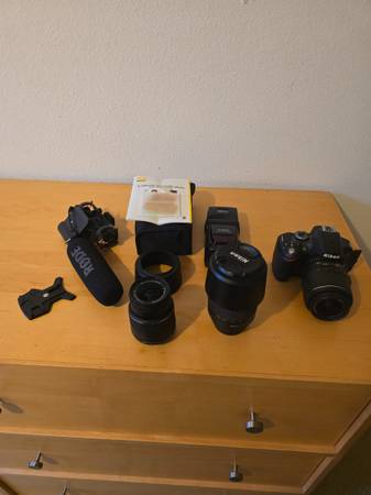 NIKON D3200 CAMERA BUNDLE IN EXCELLENT CONDITION 1
