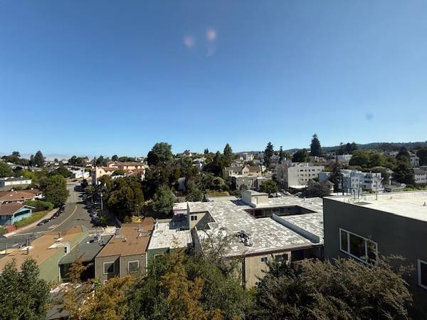 $1,850 / 1br - 625ft2 - Large 1BR, 1BA, Views, Remodeled kitchen, New Hwd, & lots of light (oakland lake merritt / grand)63889098620161123