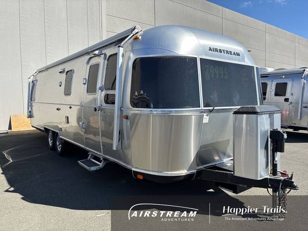 2017 Airstream Classic 30 Rear Bed Queen  Travel Trailer Trailer 1