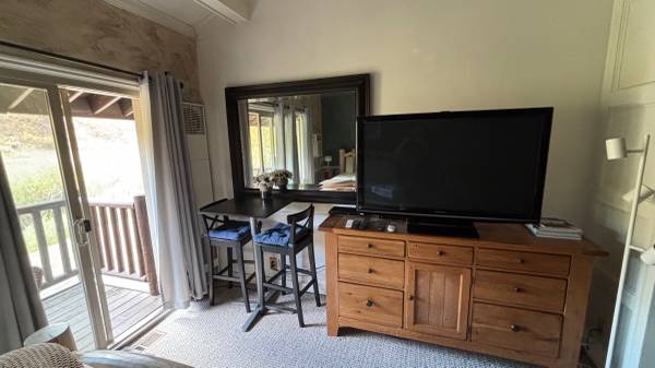 $1,950 / 1br - Park City Studio with great views - 12 month lease (Park City)63969196593155124