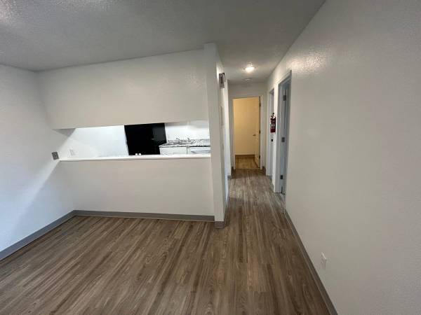 $1,390 / 2br - 900ft2 - 2B/D, Off Street Parking, Refrigerator (303 E 15th Ave, Anchorage, AK)63991793534978122