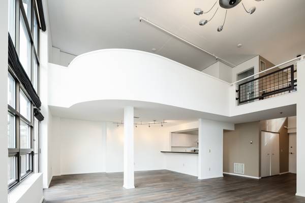 $499,000 / 1br - 1376ft2 - GORGEOUS METROPOLITAN LOFT! 2-STORY SOARING CEILINGS CASEMENT WINDOWS (Golden Triangle / Museum District)63736249383555124