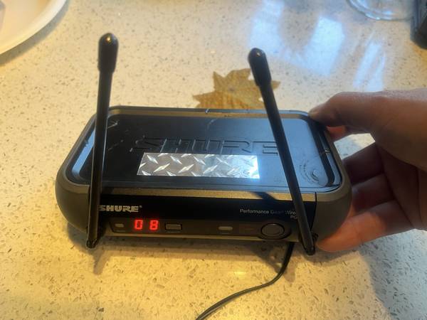 SHURE PGX4 WIRELESS RECEIVER H6 WORKS PERFECT. NO POWER SUPPLY 1
