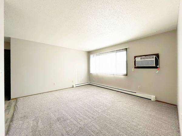 $765 / 2br - 620ft2 - Great Location, Heat Paid, 2bd 1ba (505 Park Street, Minot, ND)63862070388993121