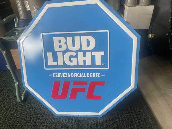 Breweriana - Bud Light - Cerveza Official UFC- Aluminium Sign 1