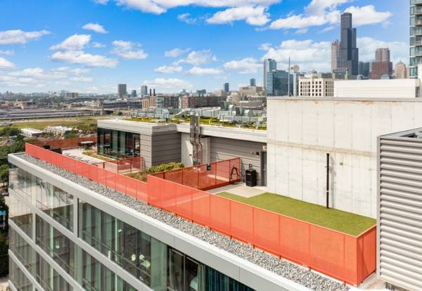 $1,900 Amazing South Loop Studio with  In-Unit Laundry! (South Loop)63960013203970123