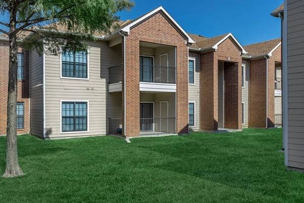 $1,207 / 1br - 700ft2 - Stay cool with in-unit ceiling fans! Now renting at Crawford Park! (Dallas - Dallas)63867603377667121