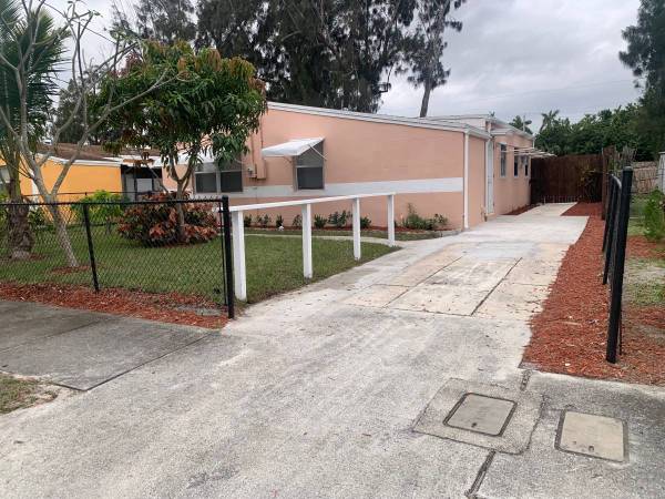 $315,000 / 3br - 1700ft2 - 1.5 bath Single Family Home For Sale (West Palm Beach - Northwood)63906439653763122