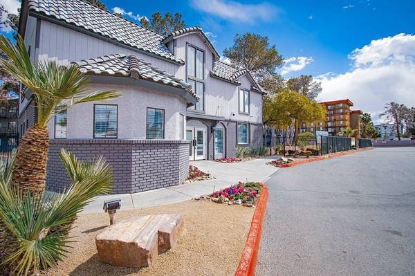 $764 / 1br - 450ft2 - 1 dormitorio, 1 baño, pisos laminados de madera noble63859497450499121