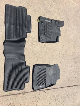 14-21 Toyota tundra crewmax floor mats 1