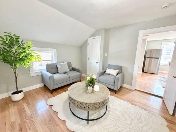 Renovated 1 Bedroom- 36 2nd St 1