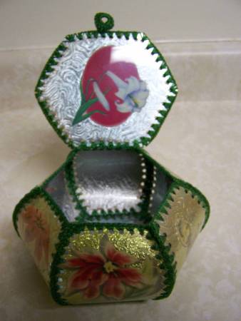 Vintage Storage Basket - handcrafted - 6 1/2" diameter X 3" high 1