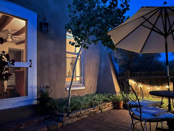 $2,400 / 1br - 776ft2 - adobe auténtico amueblado en el centro de Santa Fe63659867193857120