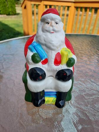 Vintage Earthenware Christmas Village Santa Salt & Pepper Shakers –NEW 1