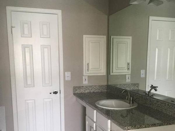 $1,568 / 1br - 742ft2 - Plush Carpet, Pet Stations, Picnic and Grilling Areas (Broadmoor/Straton)63658161972609124
