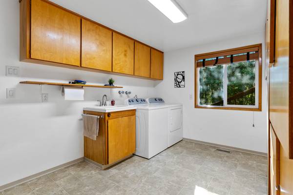 $1,200 / 3br - 240ft2 - Beautiful one room with bathroom (Pasco)63922560625666121