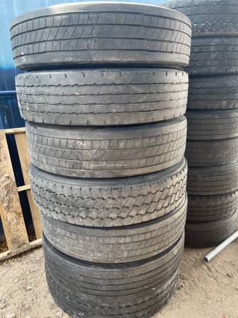 Llanta para camión 295/22.5 1