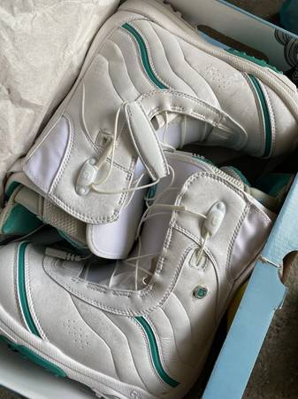 NEW $349 Burton Q Womens Snowboard Boots! US 5 1