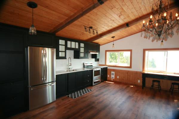 Beautiful suite with ocean view in Grantham's 2000 includes utilities 3