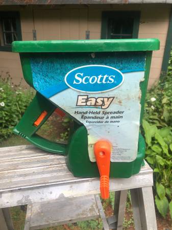SCOTTS EASY HAND HELD BROADCAST SPREADER 1