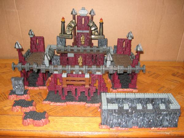 Lego Castillo y Piezas Varias Adicionales - $20 (Marysville)63471419696899120