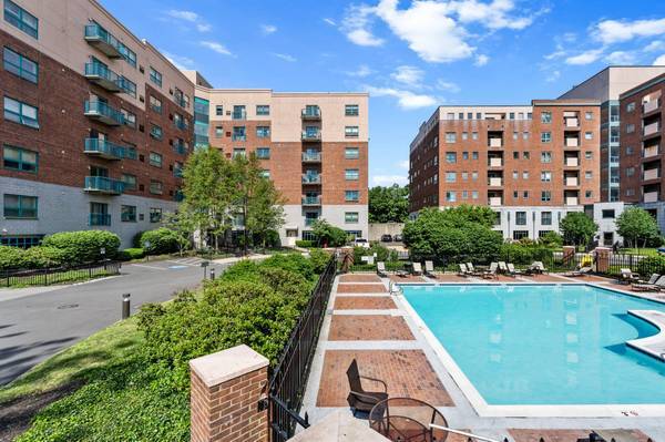 $3,150 / 2br - 2 BR 2 BATH $3150 (Chelsea)64167983456898122