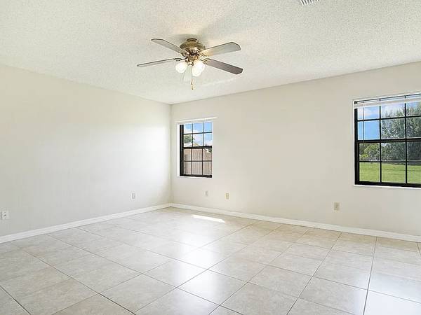 $1,000 / 3br - 1360ft2 - Gorgeous and peaceful family home (1380 SE Starklake Court, Port Saint Lucie, FL 34952)63867159086465123