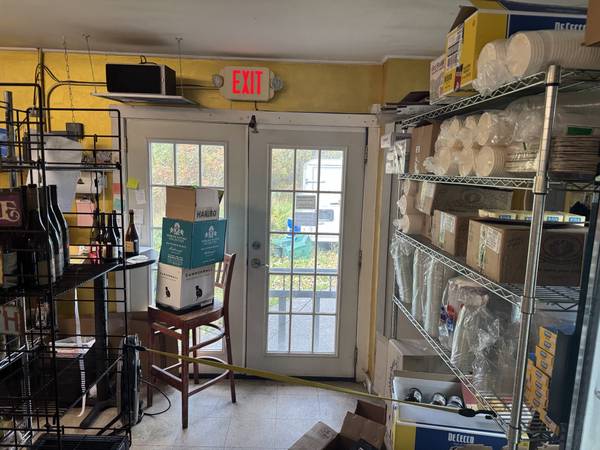 $3,000 / 1200ft2 - Stand alone building on Route-7 for lease64179951204481123