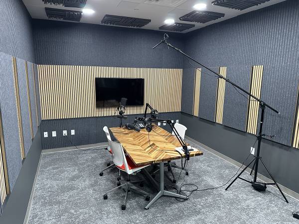 $950 / 102ft2 - Boost Your Business with Private Office Space | Prime Brentwood Office (Brentwood)63924810266243124