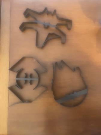 3 william Sonoma Star Wars pancake molds of ships, millennium falcon, tie fighte 1