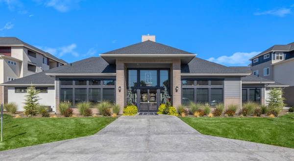 $1,950 / 3br - 1250ft2 - Rare Find! High-End Living Near Parks & Shops + Waived Admin Fee (12000 W Fairview Ave. Boise, ID)63794970514563121