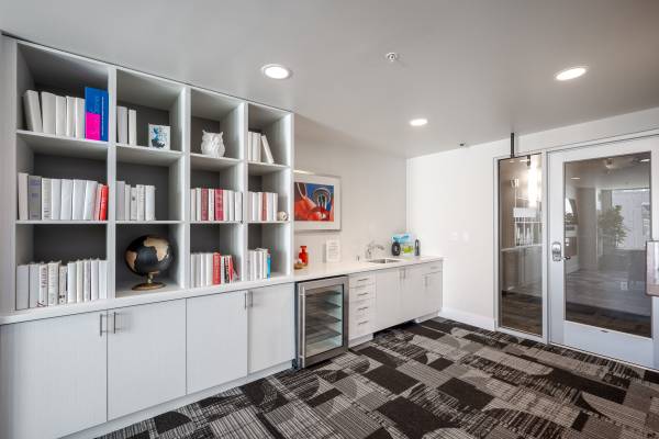$2,473 / 1br - 761ft2 - Lots of Space in this True 1B+Den Apt! Ready for Move-In! (Queen Anne)63944823369859123