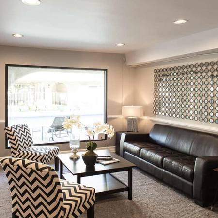 $2,550 / 2br - 2/hab 1/ba, Portabicicletas, Piscina (6425 Reseda Blvd, Reseda, CA)63700958347393122