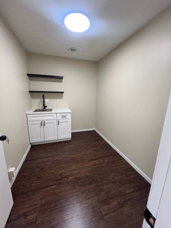 $500 Newly Renovated 17-Room Office Building – Perfect for Medical, Creativ (Elyria)63907493378946123