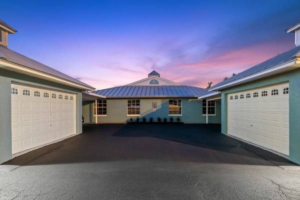 🚤 Boat Slips Available + FREE RENT! Waterfront Villas 1
