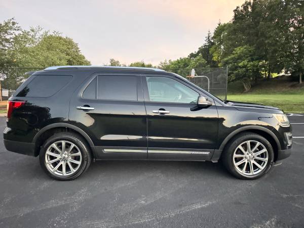 Ford Explorer Limited 4WD 2016 - $9,999 (Centreville)63616306322433123