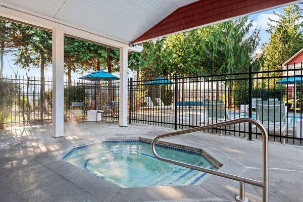 $1,732 / 2br - 967ft2 - Pantry, Green Initiative, Sparkling Resort Style Spa63995107521410120