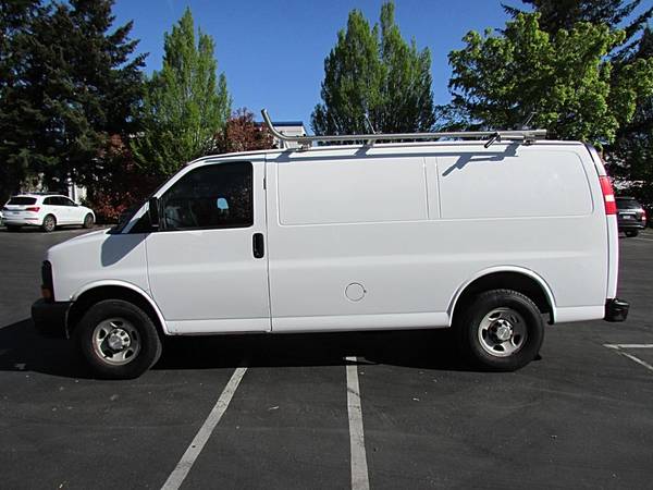 Furgón de carga 2015 CHEVROLET EXPRESS G2500, furgón Savana con rack de techo - $9995.0063623527534979123