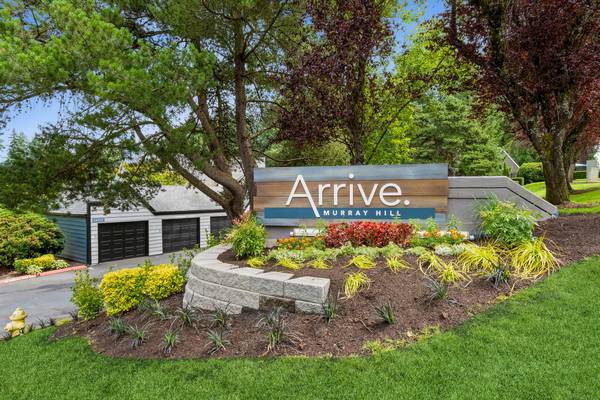 $1,855 / 2br - 896ft2 - One month free! In unit W/D, nearby trails, bright living room (Portland, Tigard, Murray Hill, Beaverton)63999315299843120