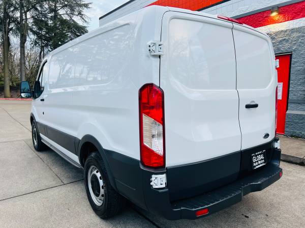 2015 Ford TRANSIT T-150 XL - Photo 5