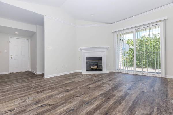 $2,380 / 2br - 990ft2 - 2 BD, Refrigerator, Public Parks Nearby (5901 Coverdale Way, Alexandria, VA)63896156933891123