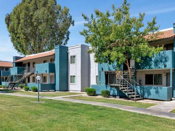 $1,350 / 2br - 900ft2 - Play Area, New Upgraded Kitchens, Ceiling Fans, 24-Hour Maintenance (Chandler, Arizona)64024825895683124