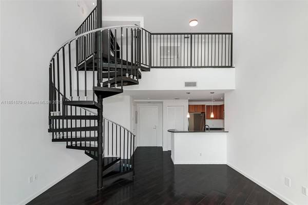 $3,200 / 1br - 762ft2 - Feel the Buzz of Our City from this Waterfront Loft! (Met 1- Downtown)64001844869889120