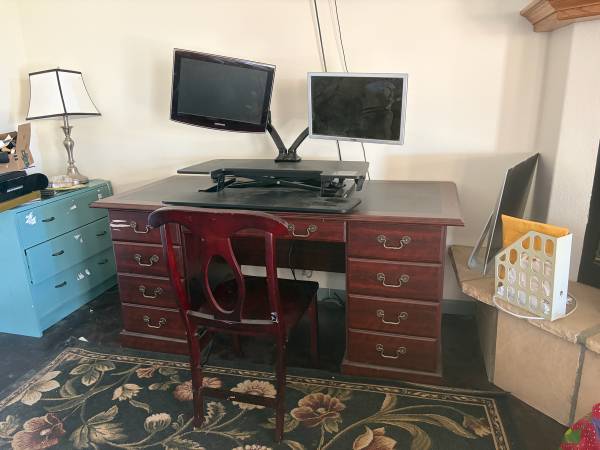 Desk 1
