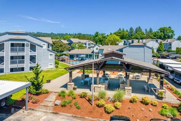 $1,522 / 1br - 581ft2 - Balcony, deck or patio, Wood-Style Plank Flooring or Carpet (Happy Valley, SE Portland, Milwaukie, Clackamas, Portla)63831466249857120