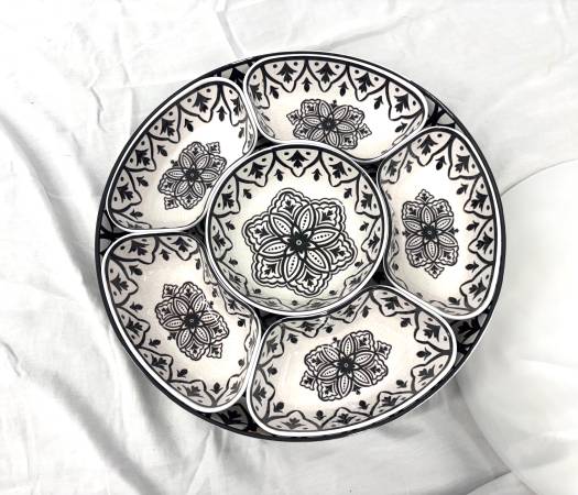 Melamine Lazy Susan Appetizer Crudite Dishware with Lid for Travel 1