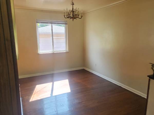 $1750.00 / 3br - 1180ft2 - Beautiful 3 bed 1.5 bath brick ranch in quiet prime dearborn heights n63926728472578124