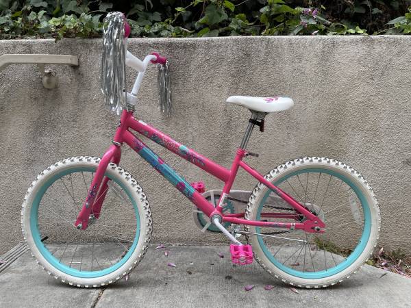 Huffy Sea Star 20” Kids’ Bicycle 1